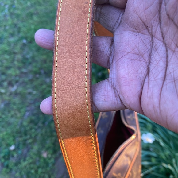 Louis Vuitton - Picture 5 of 11